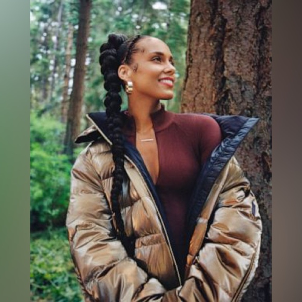 NWT very oversized Athletes Alicia Keyes gold puffy